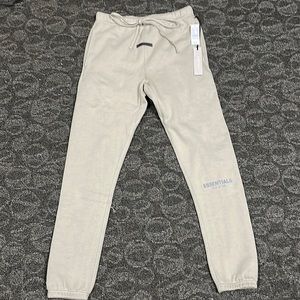 NWT ESSENTIALS FEAR OF GOD WOMEN’S PISTACHIO SWEATPANTS